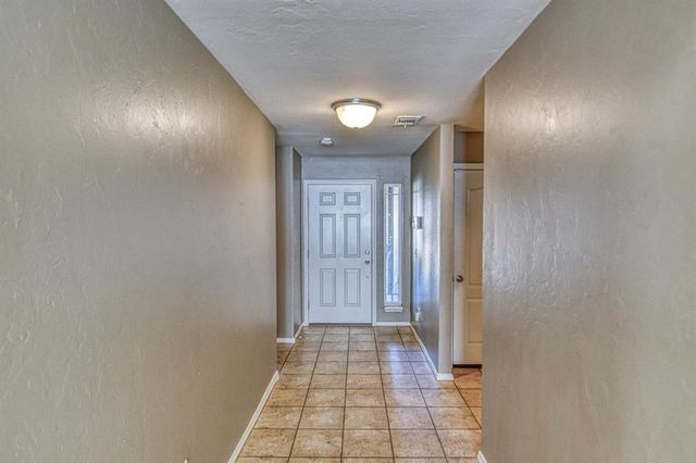 9540 SW 25th Street, Oklahoma City, OK 73128