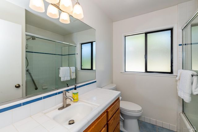 636 Bobelaine Dr, Santa Rosa, CA 95405