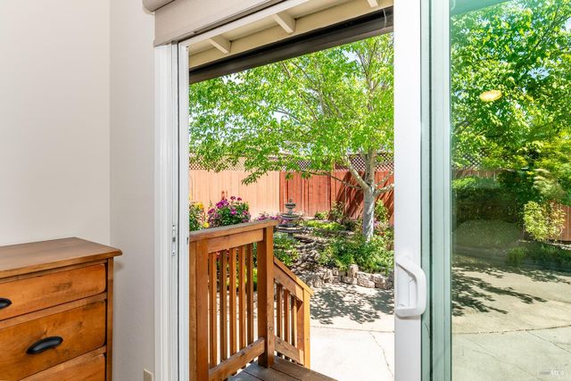 636 Bobelaine Dr, Santa Rosa, CA 95405