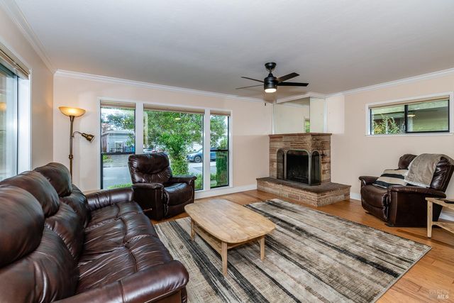 636 Bobelaine Dr, Santa Rosa, CA 95405