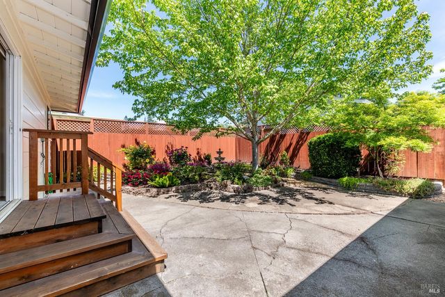 636 Bobelaine Dr, Santa Rosa, CA 95405