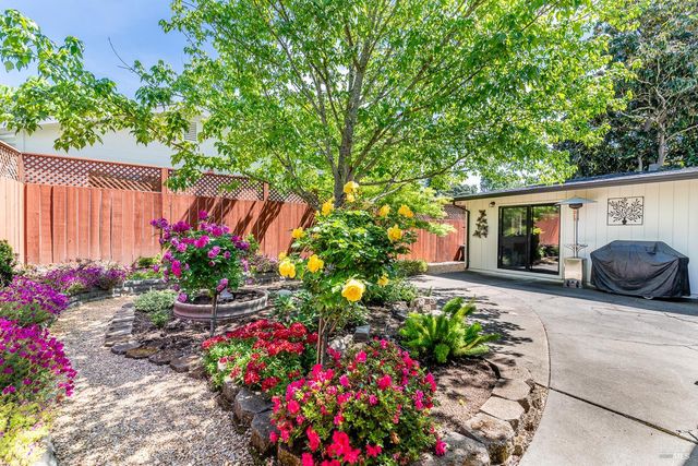 636 Bobelaine Dr, Santa Rosa, CA 95405