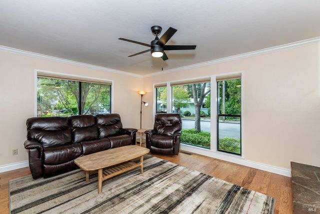 636 Bobelaine Dr, Santa Rosa, CA 95405