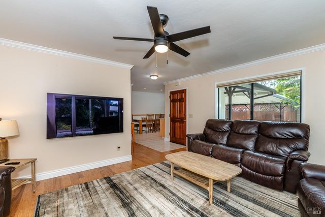 636 Bobelaine Dr, Santa Rosa, CA 95405