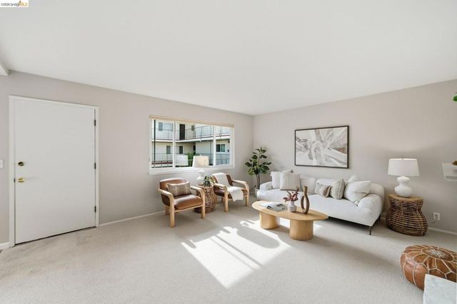 2133 Santa Clara Ave 206, Alameda, CA 94501
