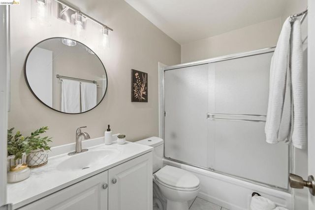 2133 Santa Clara Ave 206, Alameda, CA 94501