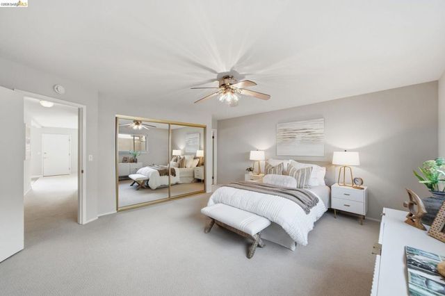 2133 Santa Clara Ave 206, Alameda, CA 94501