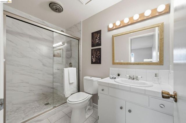2133 Santa Clara Ave 206, Alameda, CA 94501