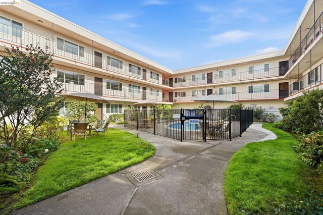 2133 Santa Clara Ave 206, Alameda, CA 94501