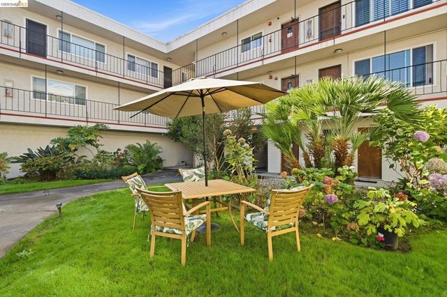 2133 Santa Clara Ave 206, Alameda, CA 94501
