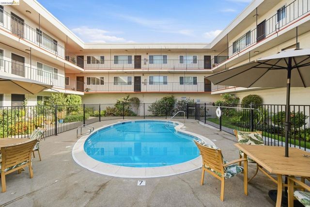 2133 Santa Clara Ave 206, Alameda, CA 94501
