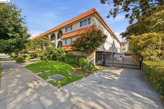 2133 Santa Clara Ave 206, Alameda, CA 94501