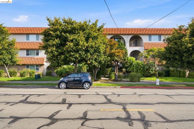 2133 Santa Clara Ave 206, Alameda, CA 94501