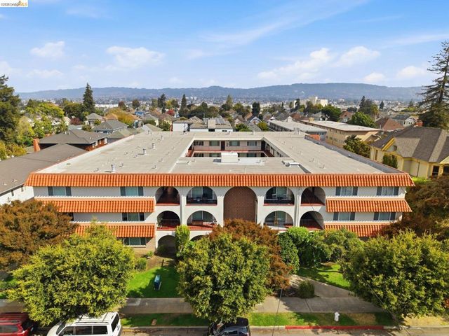 2133 Santa Clara Ave 206, Alameda, CA 94501