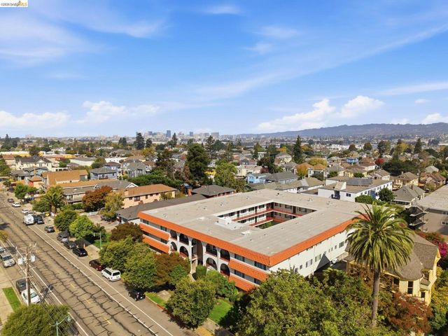 2133 Santa Clara Ave 206, Alameda, CA 94501