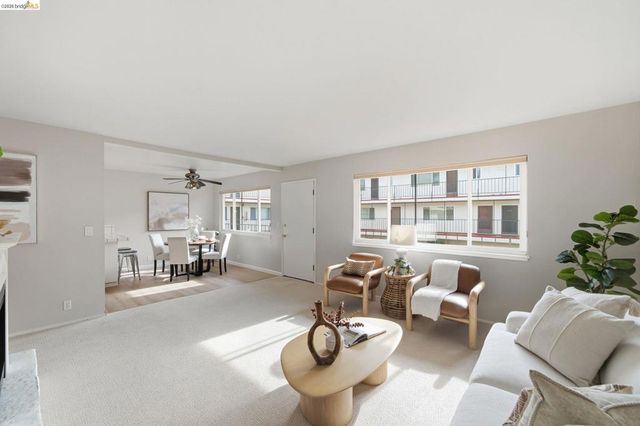 2133 Santa Clara Ave 206, Alameda, CA 94501