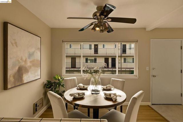 2133 Santa Clara Ave 206, Alameda, CA 94501