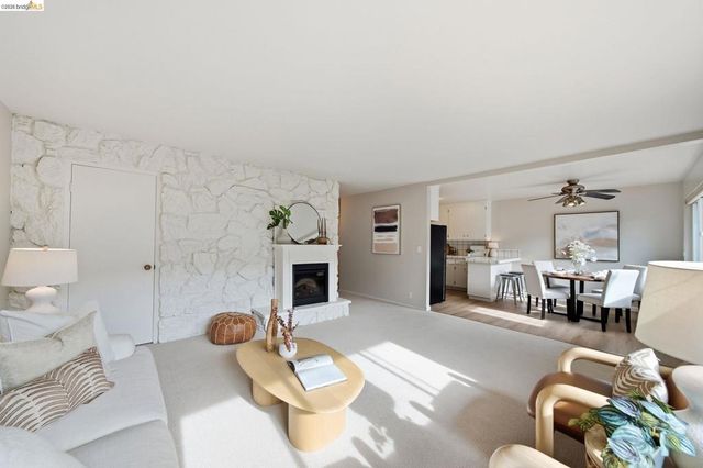 2133 Santa Clara Ave 206, Alameda, CA 94501