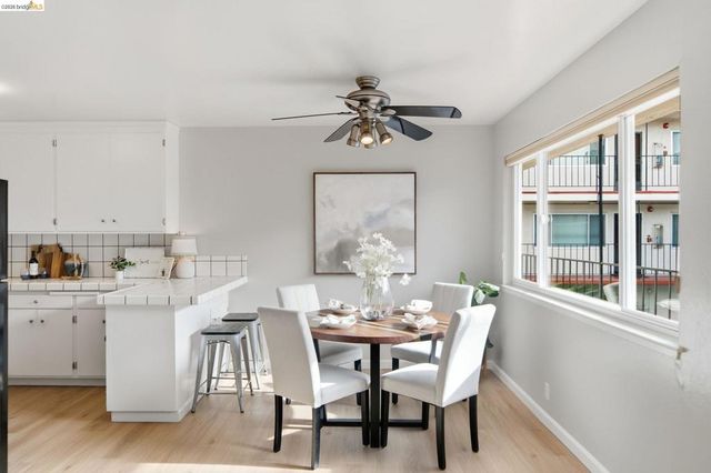 2133 Santa Clara Ave 206, Alameda, CA 94501