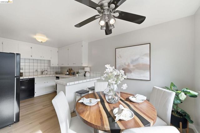 2133 Santa Clara Ave 206, Alameda, CA 94501