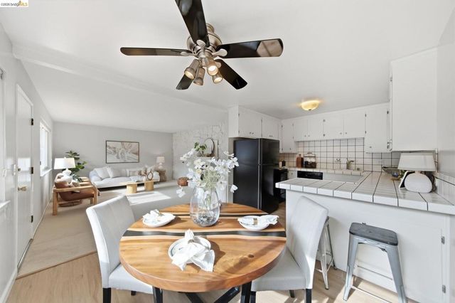 2133 Santa Clara Ave 206, Alameda, CA 94501