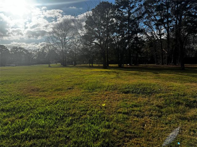 2203 Shannon Drive, Huntsville, TX 77320