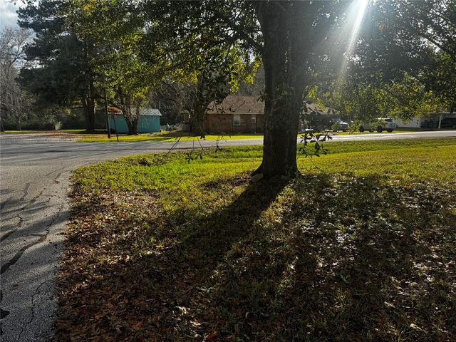 2203 Shannon Drive, Huntsville, TX 77320