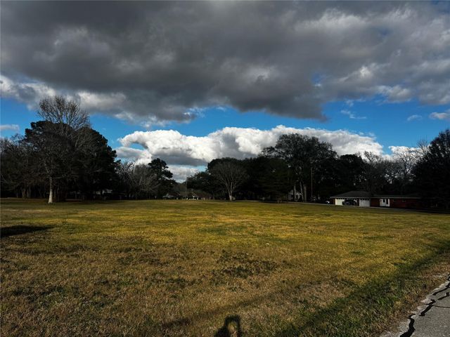 2203 Shannon Drive, Huntsville, TX 77320