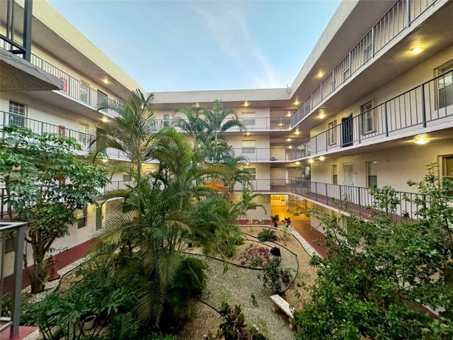 2821 Somerset Drive 216, Lauderdale Lakes, FL 33311