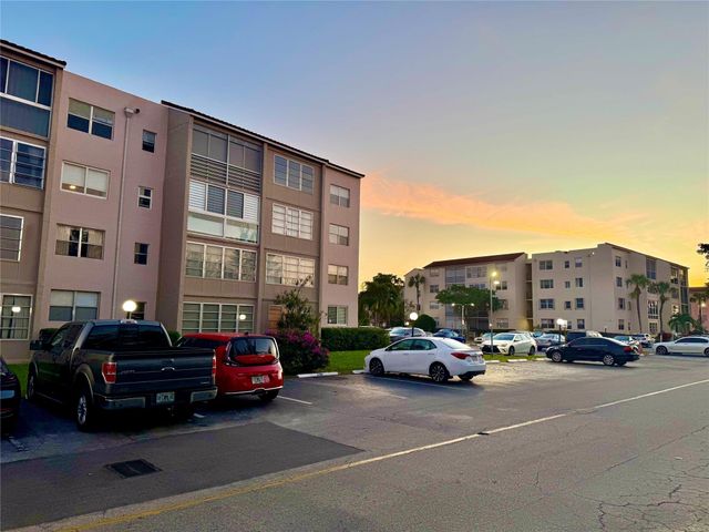 2821 Somerset Drive 216, Lauderdale Lakes, FL 33311