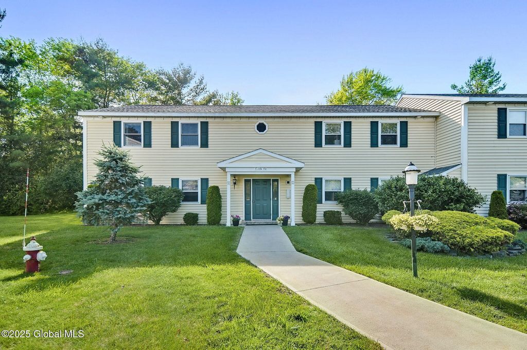 183 Cedarview Lane, Colonie, NY 12189