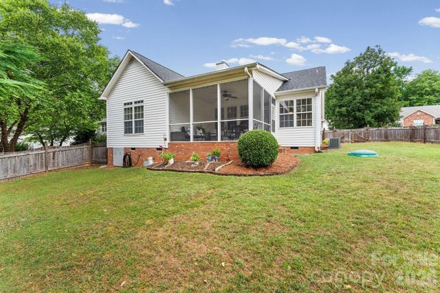 1900 Austin Place Lane, Winston Salem, NC 27127