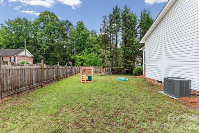 1900 Austin Place Lane, Winston Salem, NC 27127