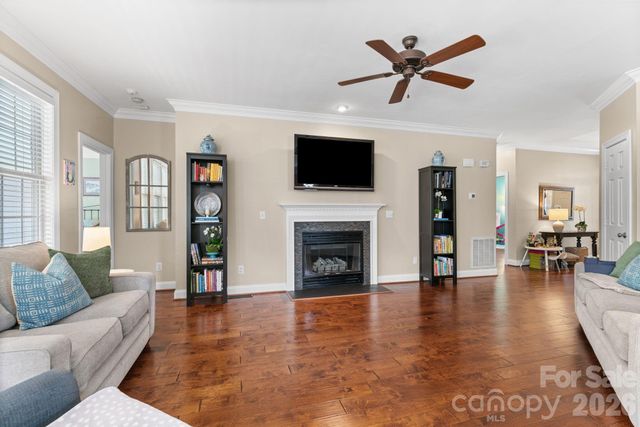 1900 Austin Place Lane, Winston Salem, NC 27127