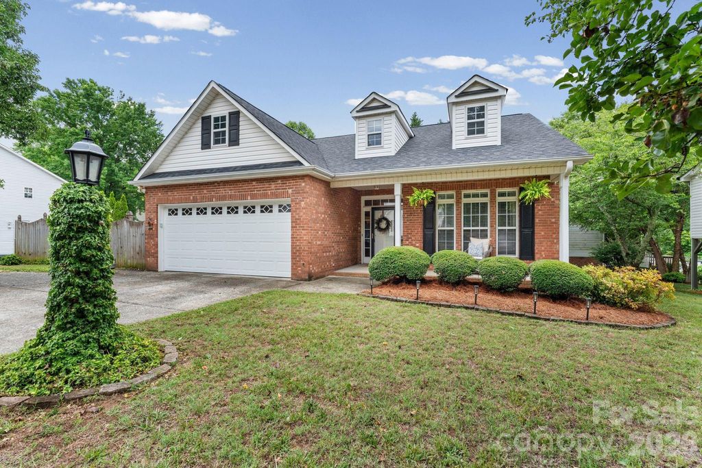 1900 Austin Place Lane, Winston Salem, NC 27127