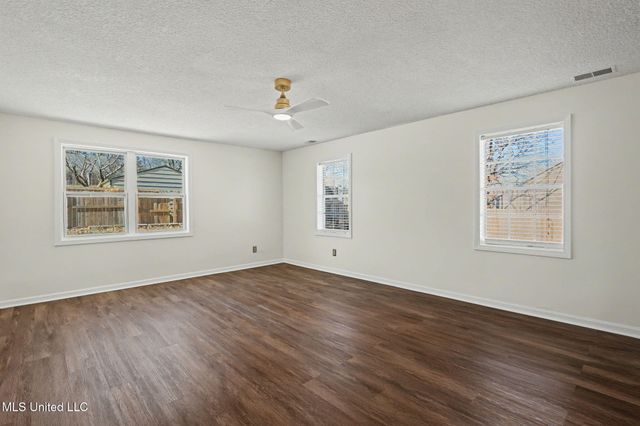 4490 S Big Horn Drive, Nesbit, MS 38651