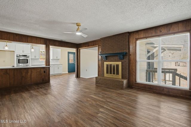 4490 S Big Horn Drive, Nesbit, MS 38651