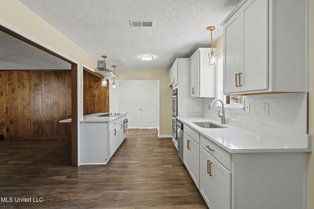 4490 S Big Horn Drive, Nesbit, MS 38651