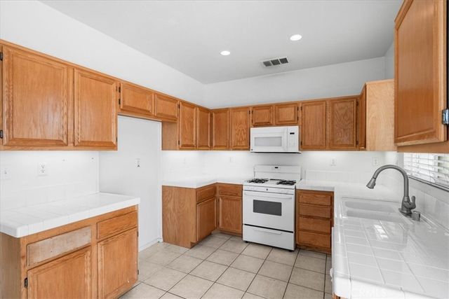 13736 Sunshine Terrace, Victorville, CA 92394