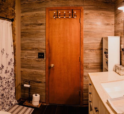 213 Granada Drive, Kendallville, IN 46755