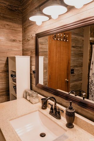 213 Granada Drive, Kendallville, IN 46755