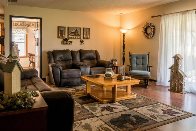 213 Granada Drive, Kendallville, IN 46755