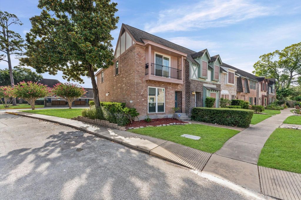 830 Threadneedle Street 240, Houston, TX 77079