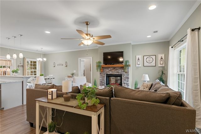 11981 LOWER HULL, Moundville, AL 35474