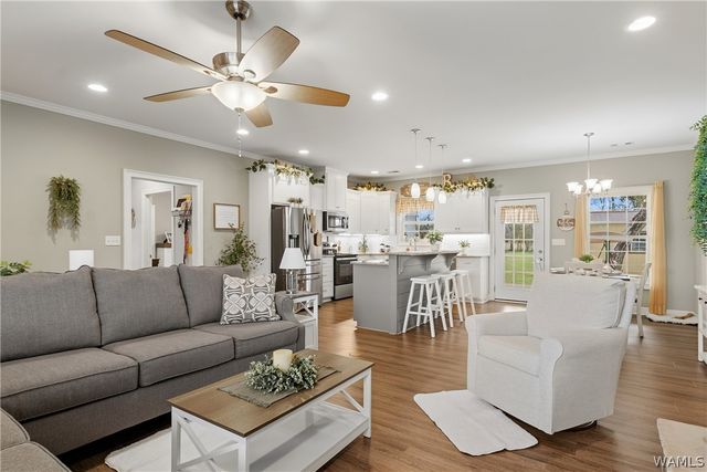 11981 LOWER HULL, Moundville, AL 35474