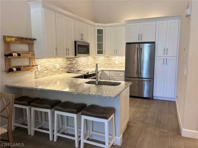 55 Emerald Woods DR C8, Naples, FL 34108