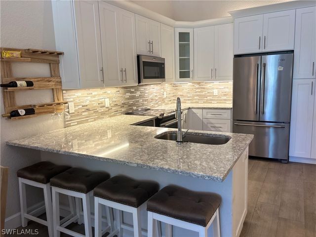 55 Emerald Woods DR C8, Naples, FL 34108