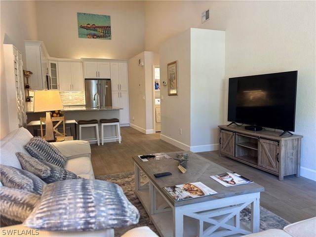 55 Emerald Woods DR C8, Naples, FL 34108