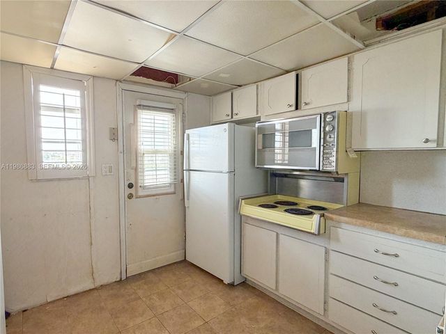 2930 Point East Dr E601, Aventura, FL 33160