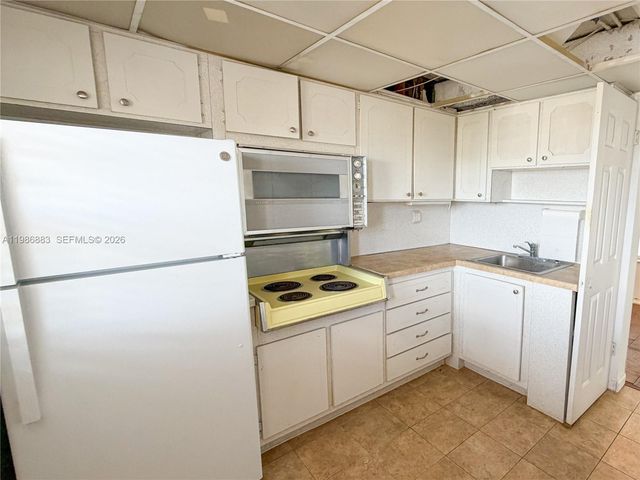 2930 Point East Dr E601, Aventura, FL 33160